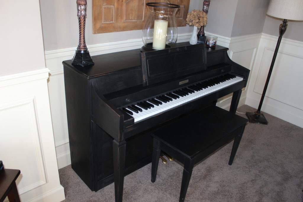 Before and after makeover painting a piano with chalk paint, Amy Howard black chalk paint
