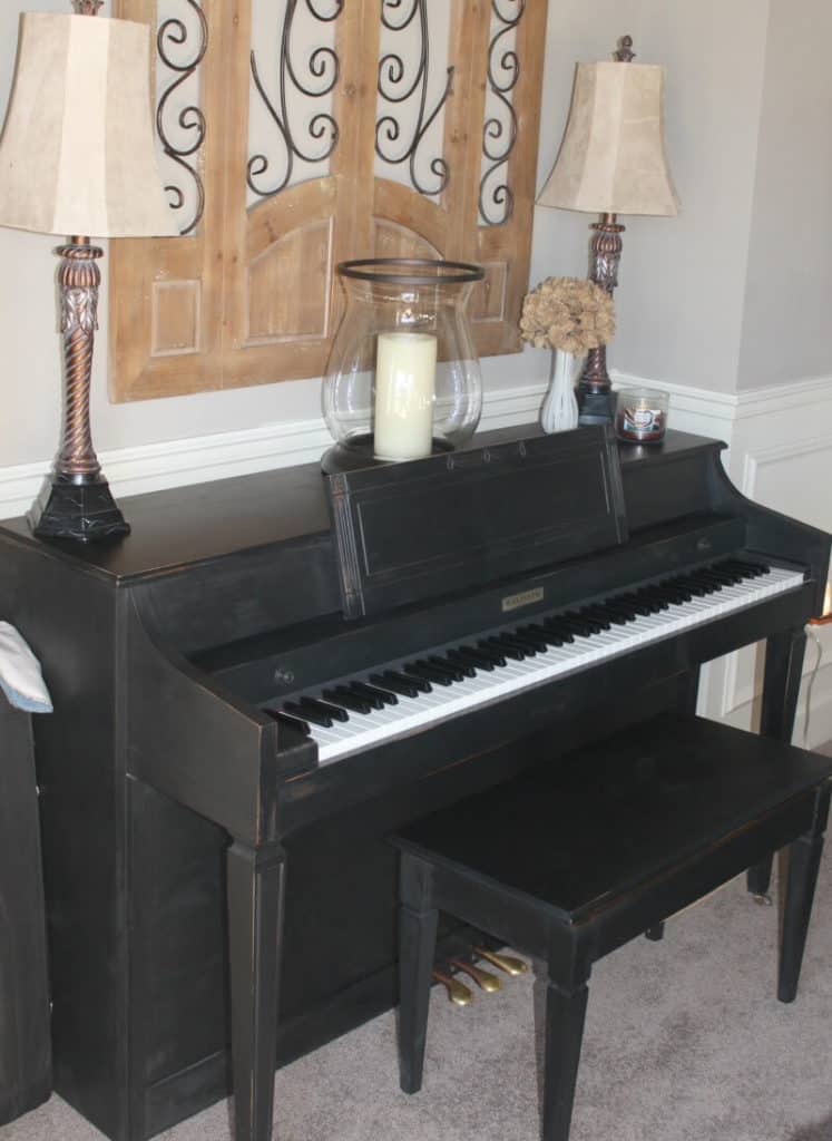 Piano makeover with black chalk paint